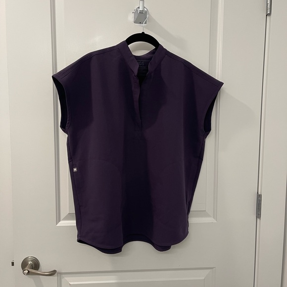 NWOT LIMITED EDITION Figs Rafaela Oversized Scrub Top - Purple Shadow (M) - Picture 3 of 6